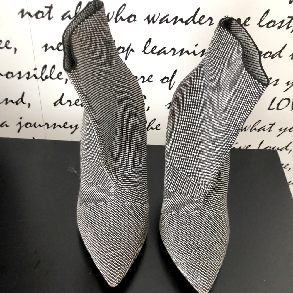 2 for 35$ Just Fab sock booties size 9 black and white
